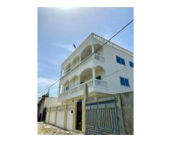 Immeuble R+2 à Cocotomey
