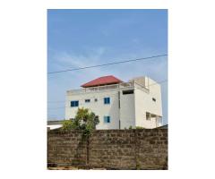 Immeuble R+2 à Cocotomey
